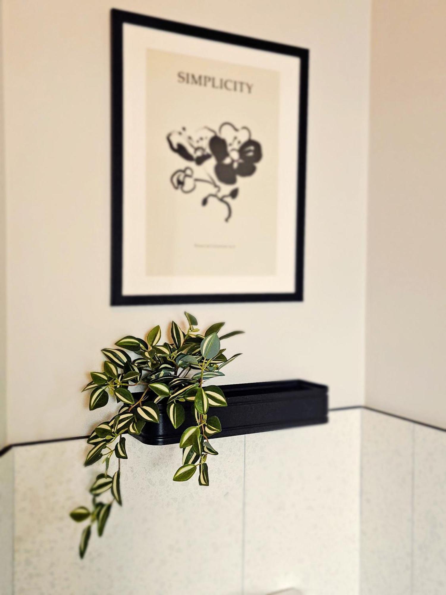 Tatlers Guest House 로스코먼 외부 사진