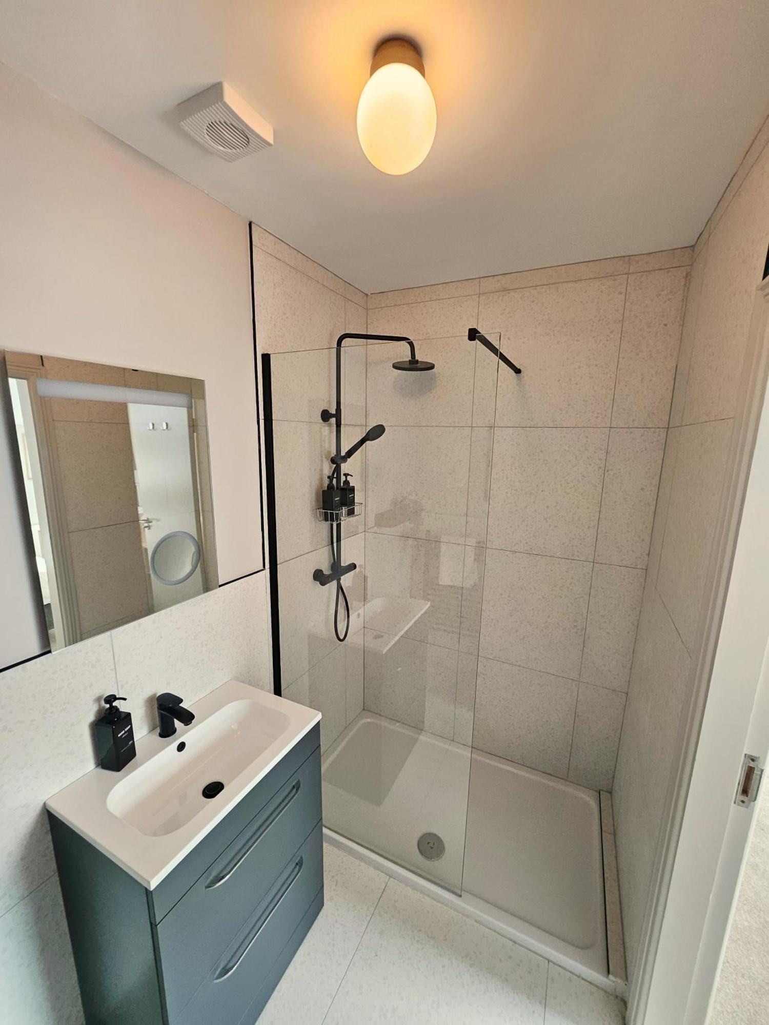 Tatlers Guest House 로스코먼 외부 사진