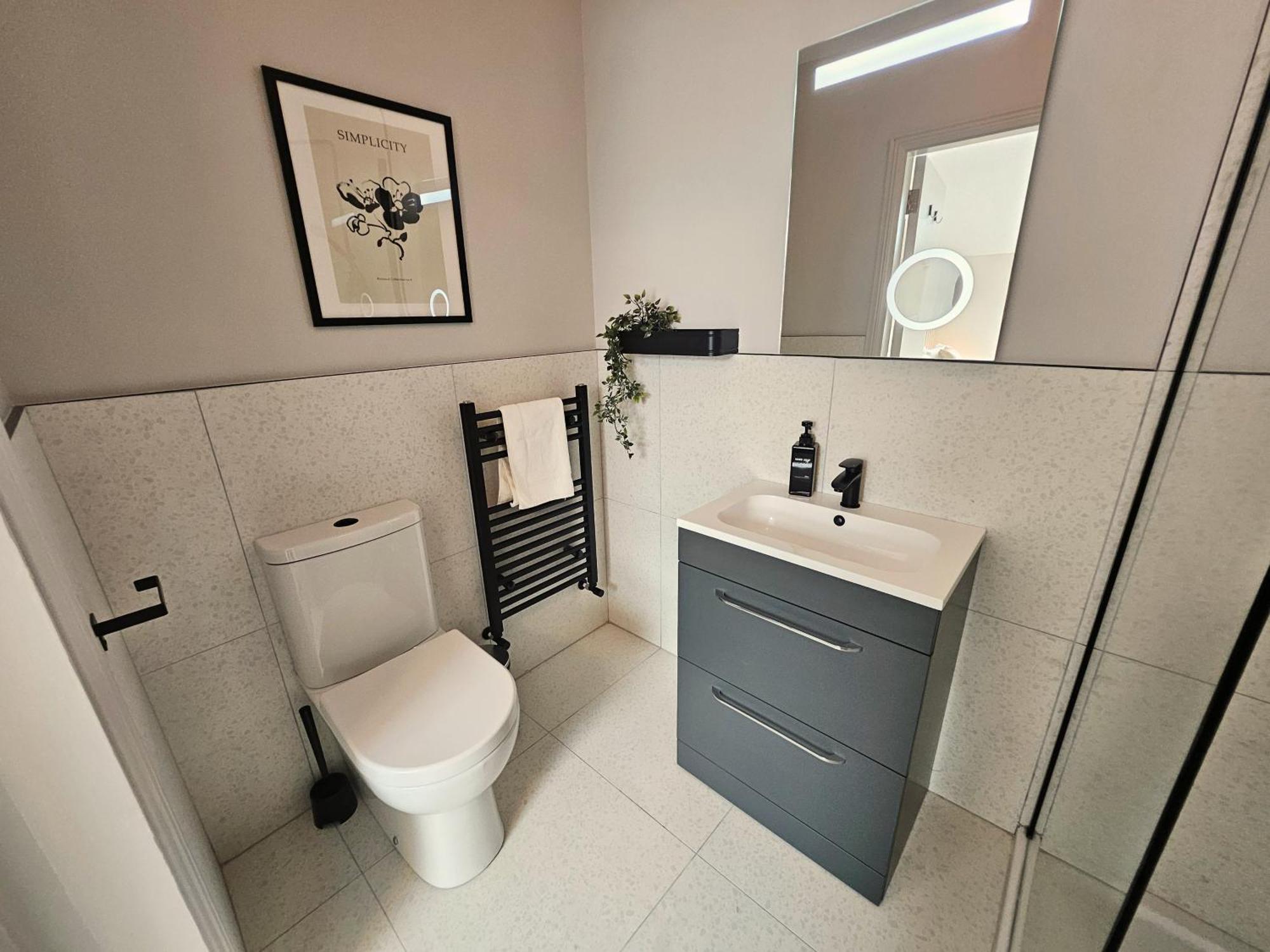 Tatlers Guest House 로스코먼 외부 사진