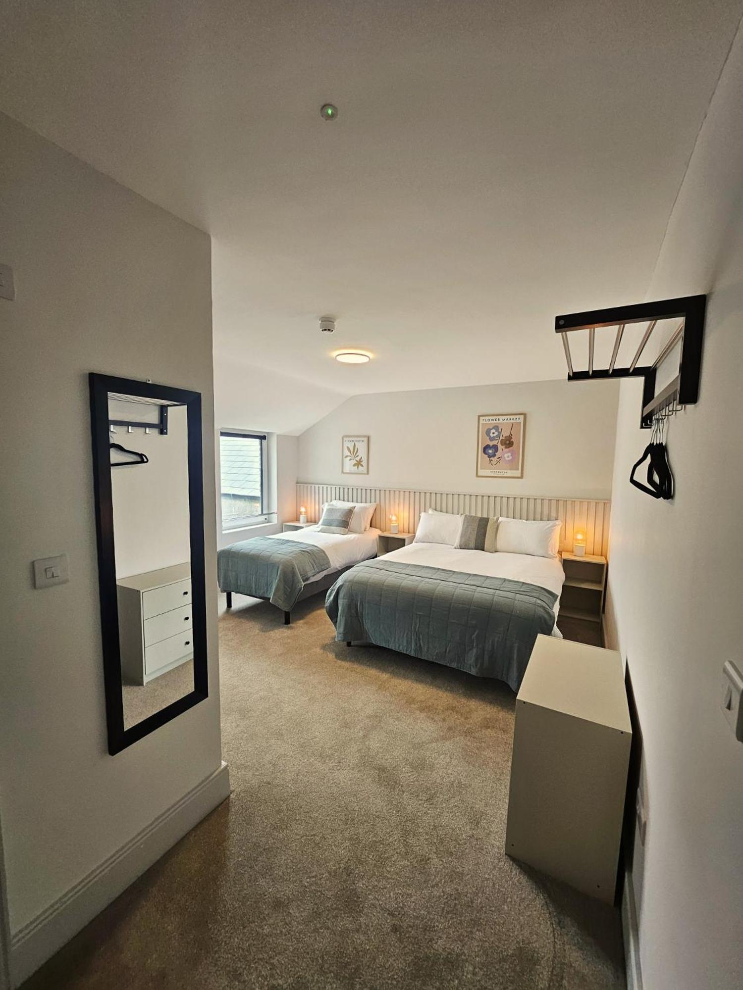 Tatlers Guest House 로스코먼 외부 사진