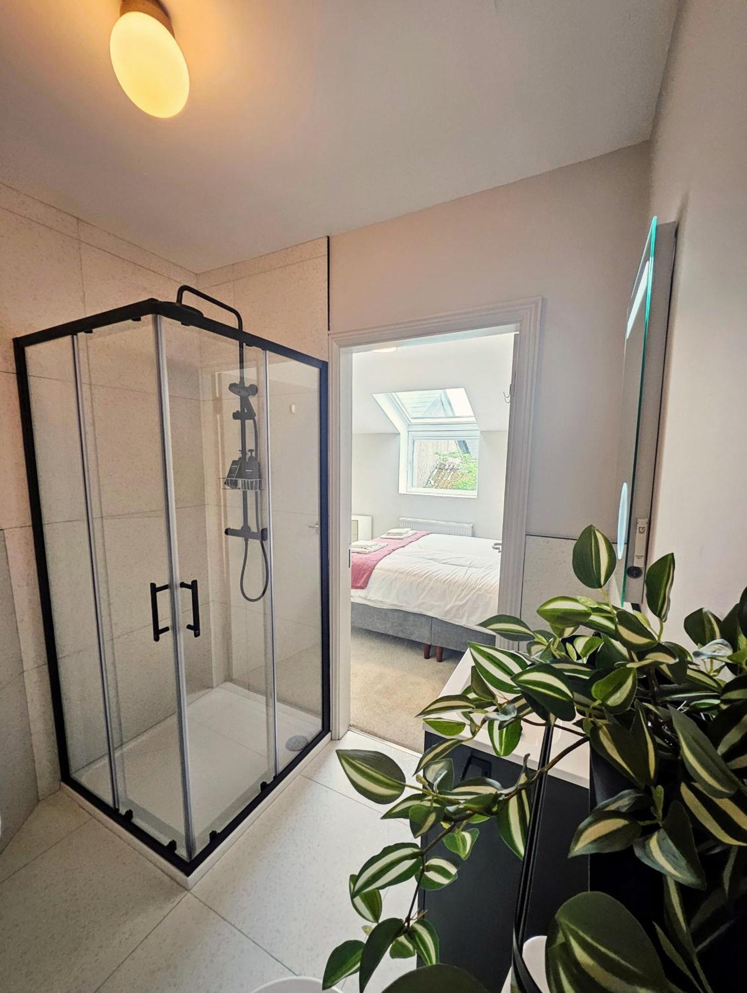 Tatlers Guest House 로스코먼 외부 사진