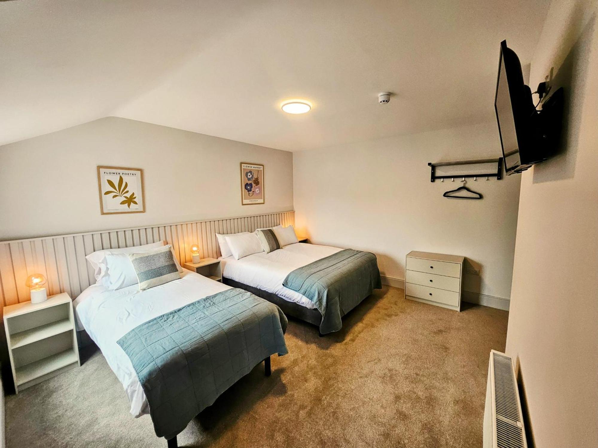 Tatlers Guest House 로스코먼 외부 사진